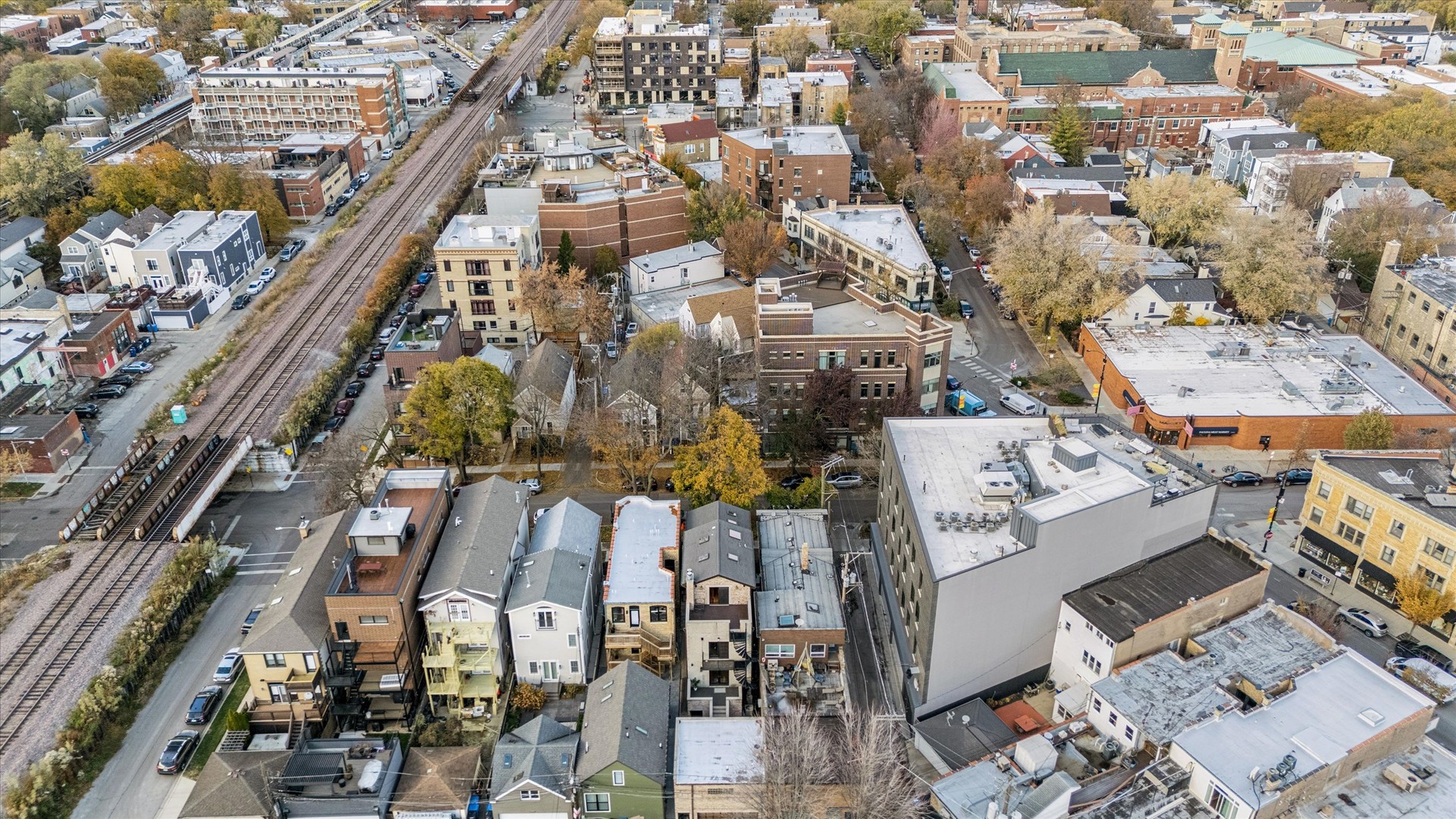 1745 W Cornelia Avenue, Chicago, IL 60657