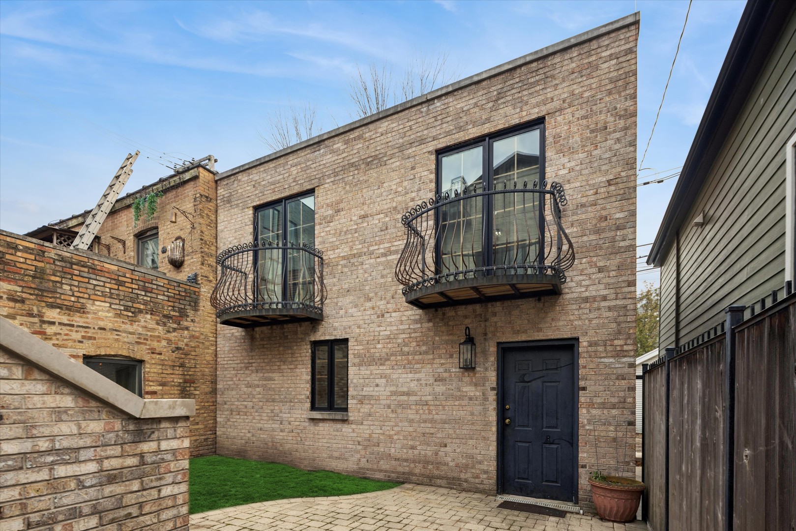 1745 W Cornelia Avenue, Chicago, IL 60657