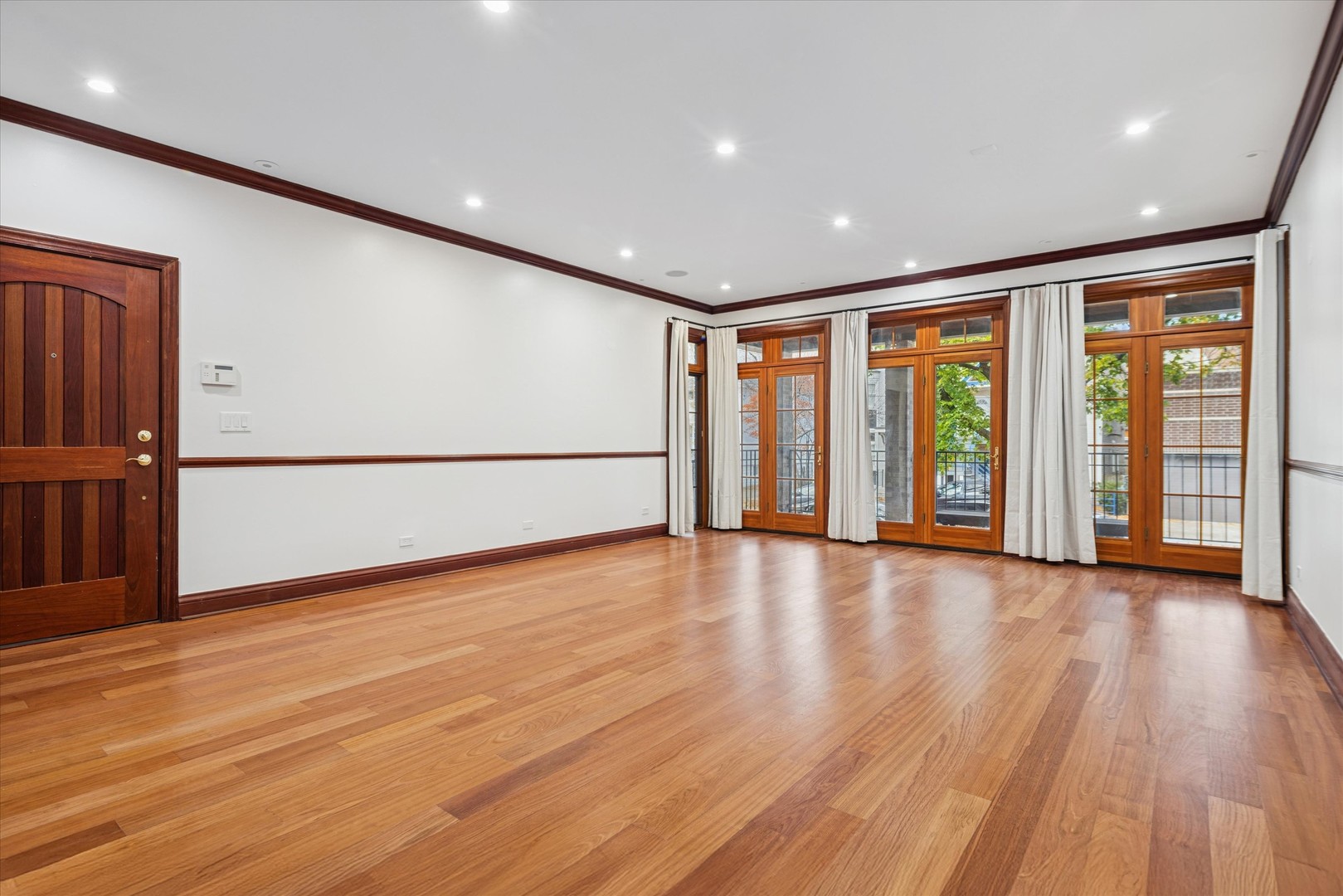 1745 W Cornelia Avenue, Chicago, IL 60657