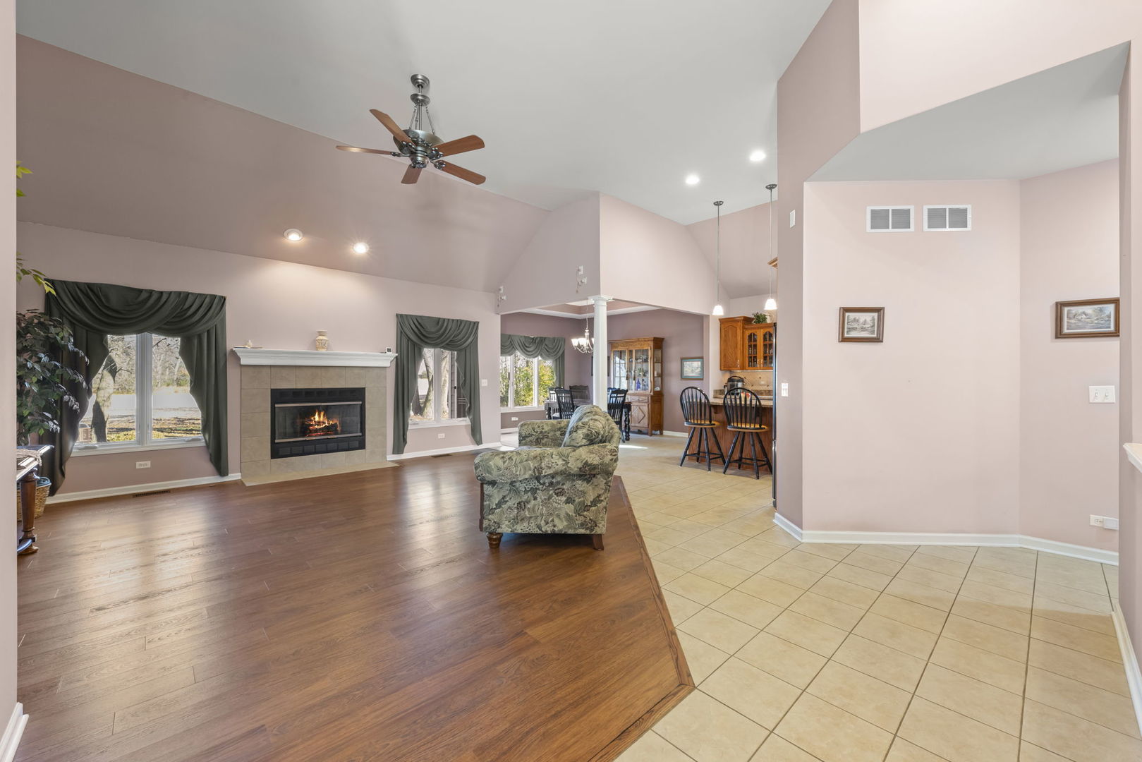 674 Friar Drive, Aurora, IL 60505