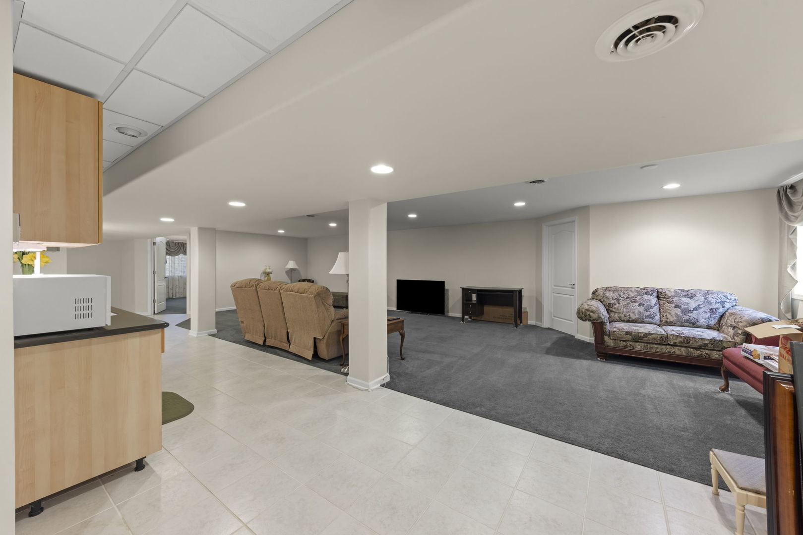 674 Friar Drive, Aurora, IL 60505