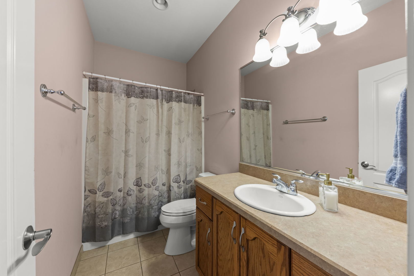 674 Friar Drive, Aurora, IL 60505