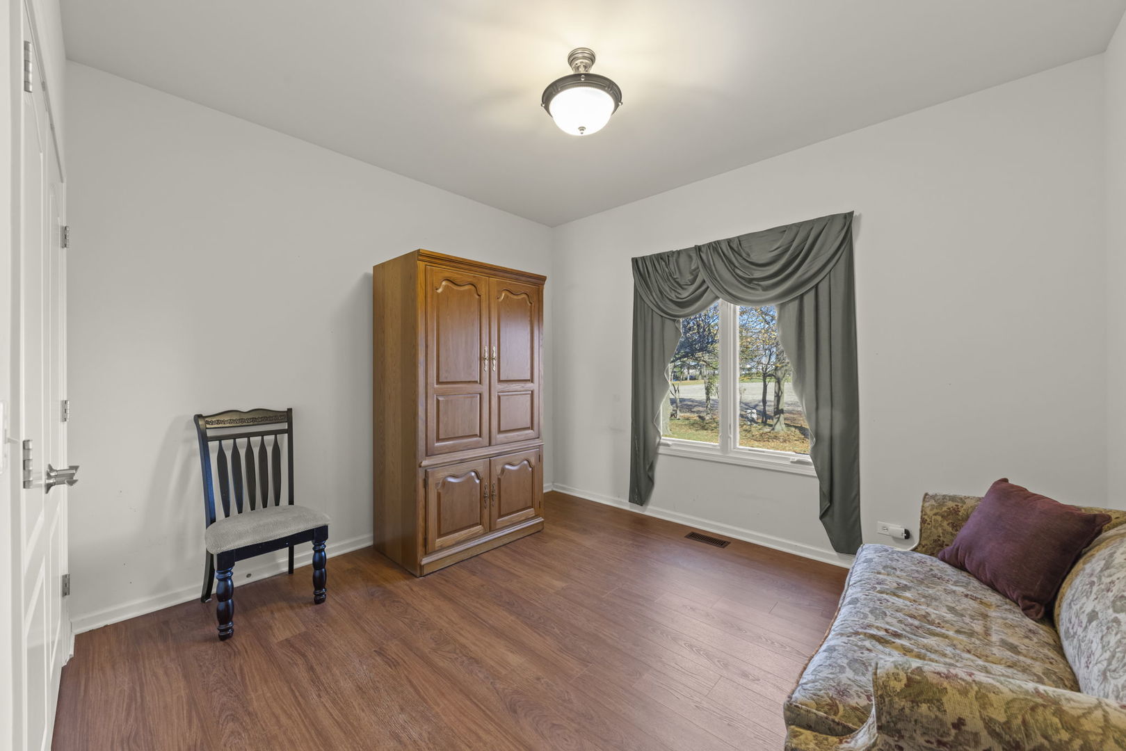 674 Friar Drive, Aurora, IL 60505