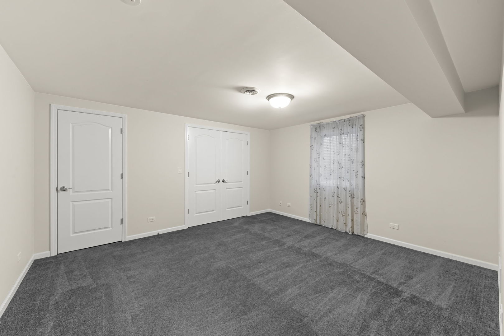 674 Friar Drive, Aurora, IL 60505