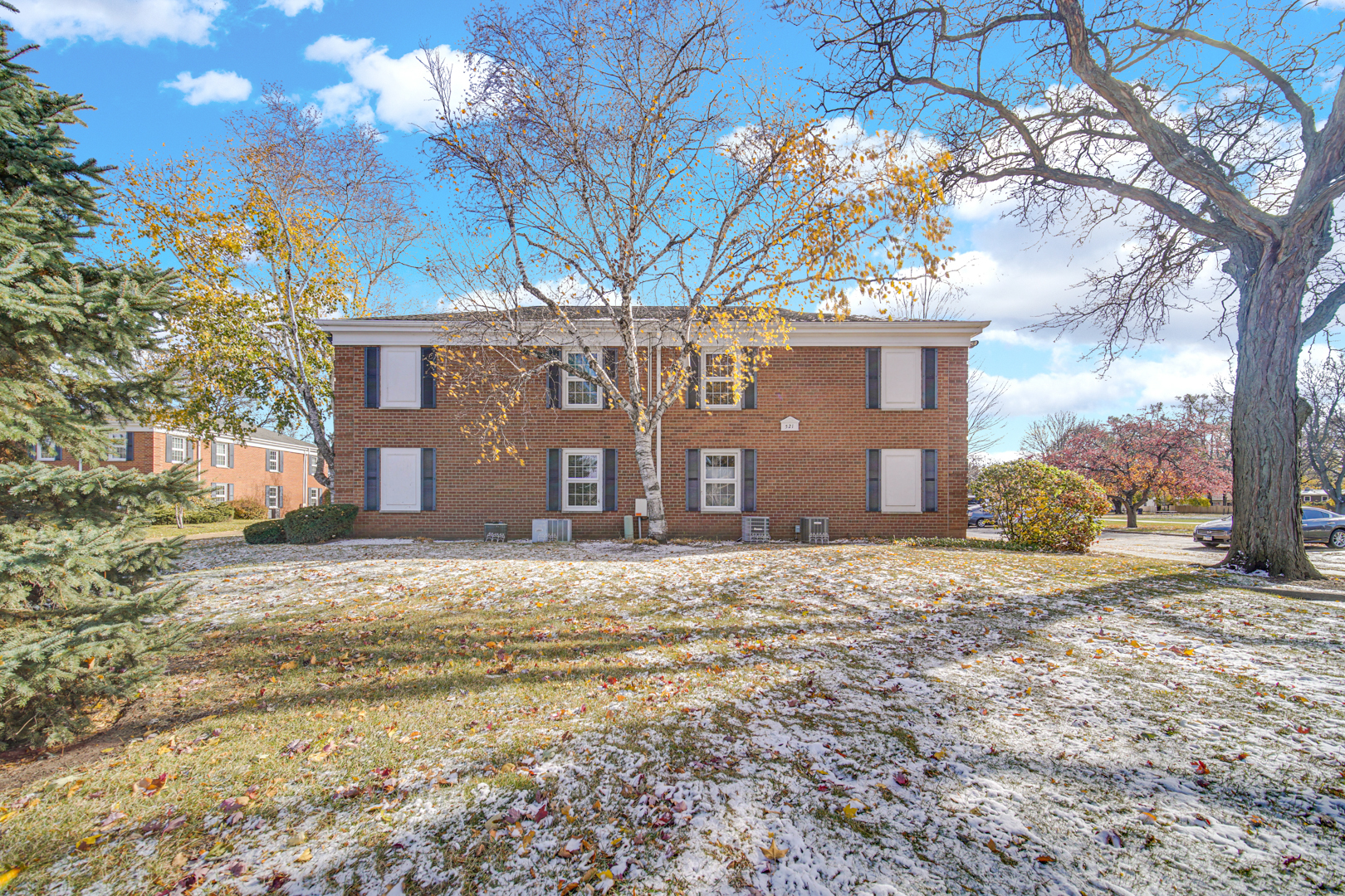 521 Coventry Lane #12, Crystal Lake, IL 60014