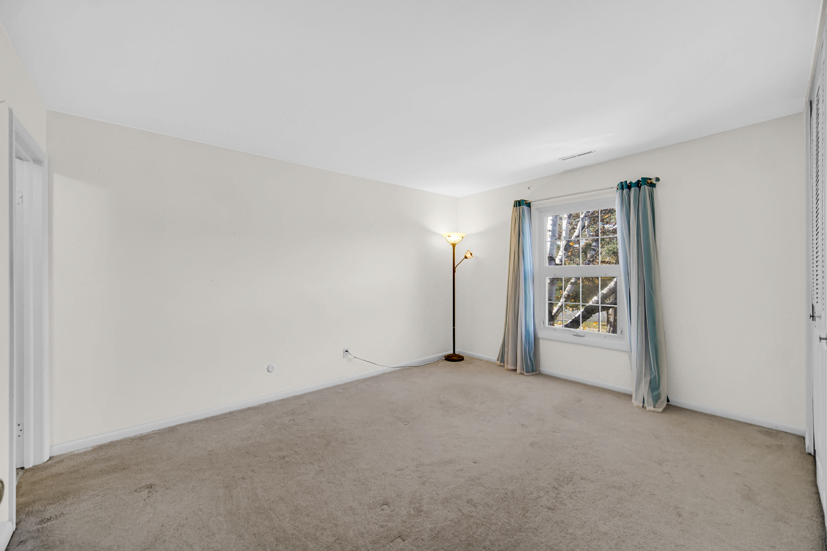 521 Coventry Lane #12, Crystal Lake, IL 60014