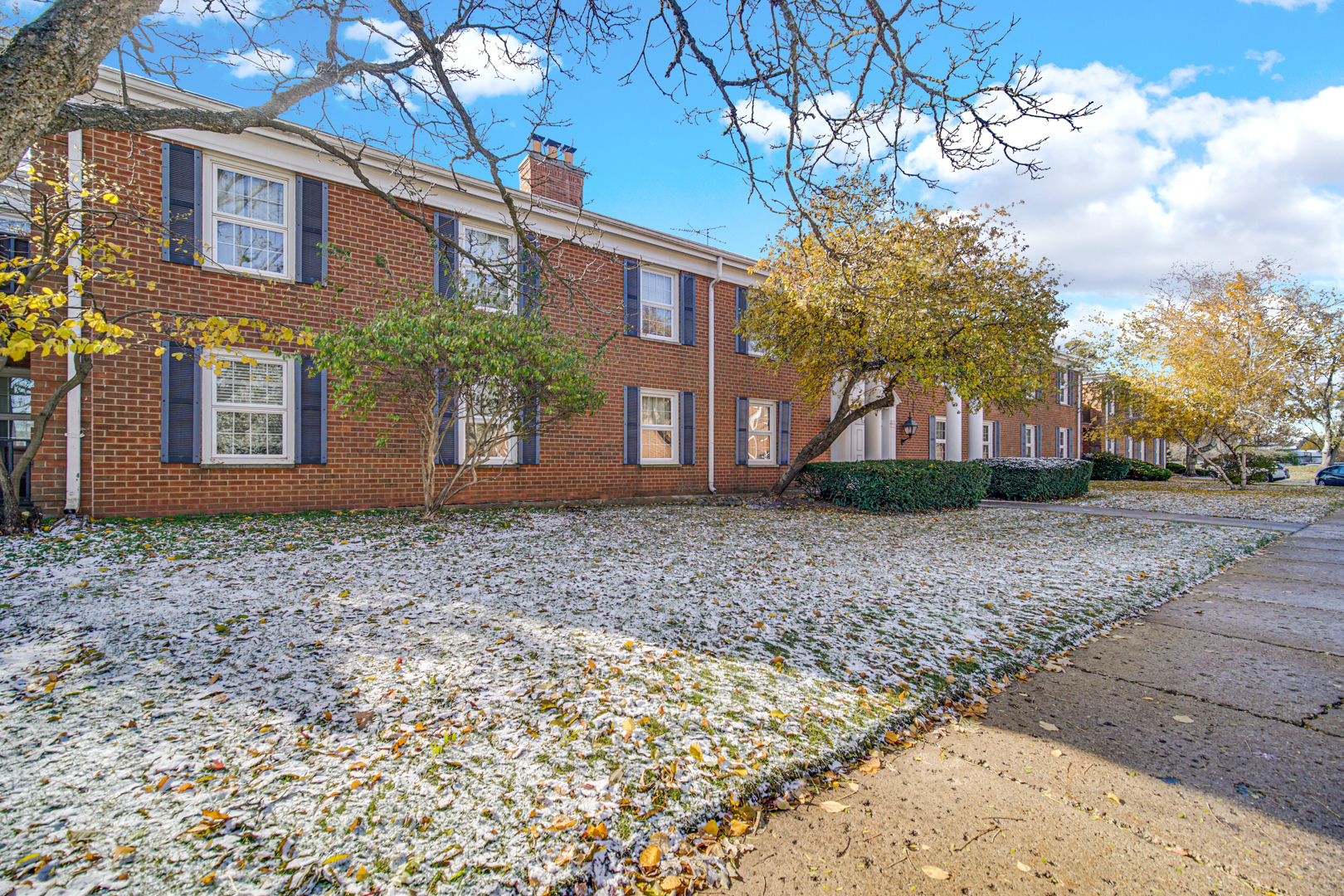 521 Coventry Lane #12, Crystal Lake, IL 60014