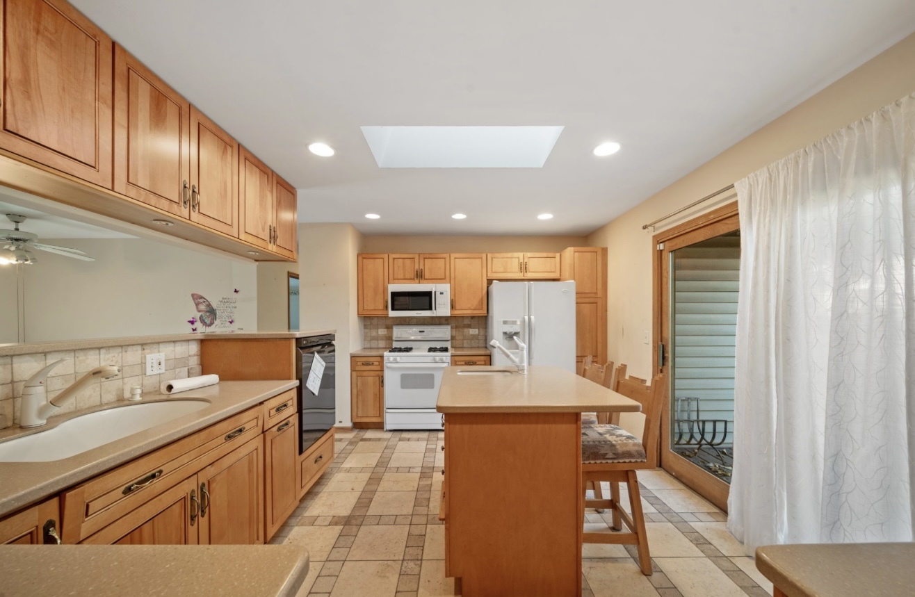 6623 Patton Drive, Woodridge, IL 60517