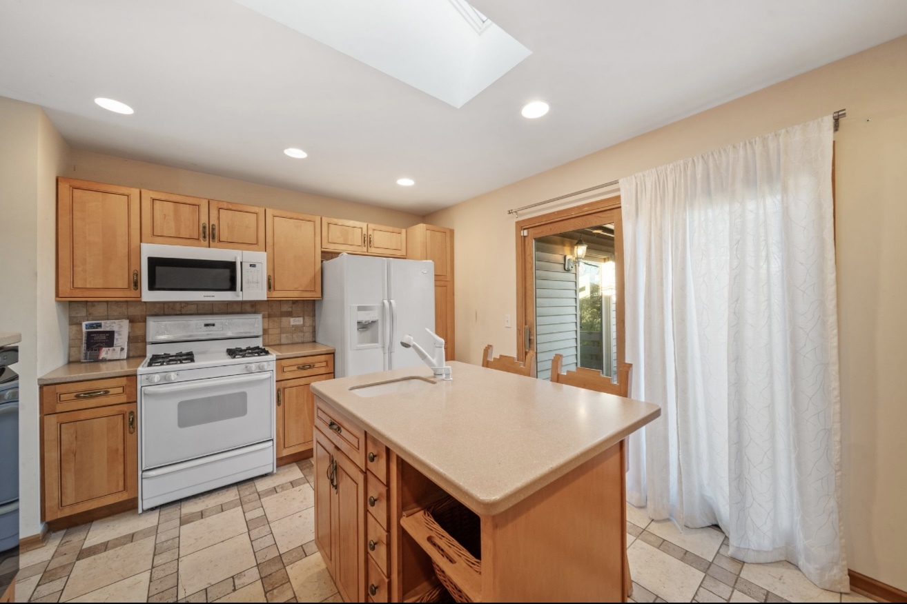 6623 Patton Drive, Woodridge, IL 60517