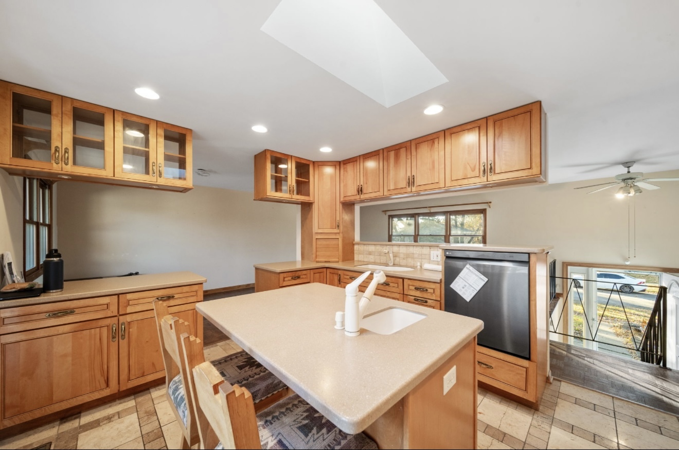 6623 Patton Drive, Woodridge, IL 60517