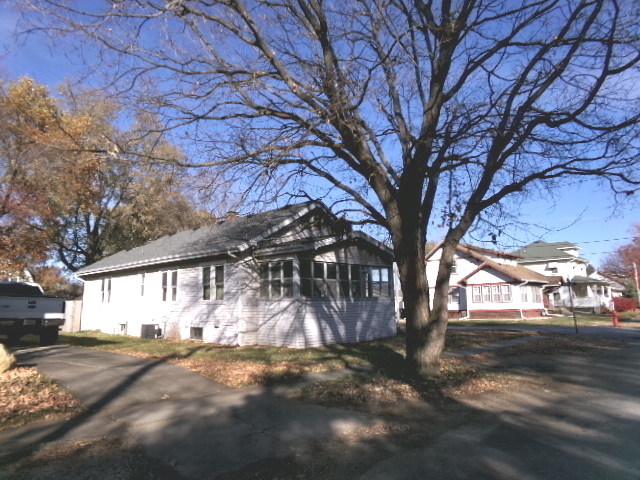 701 W South Street, Clinton, IL 61727