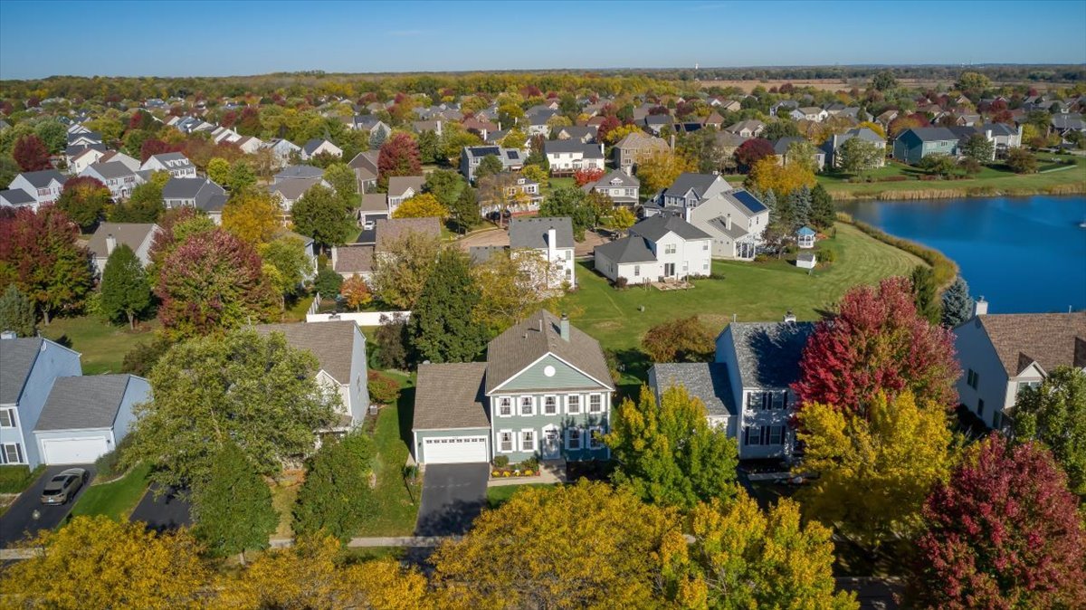 2385 Barnhart Street, West Chicago, IL 60185