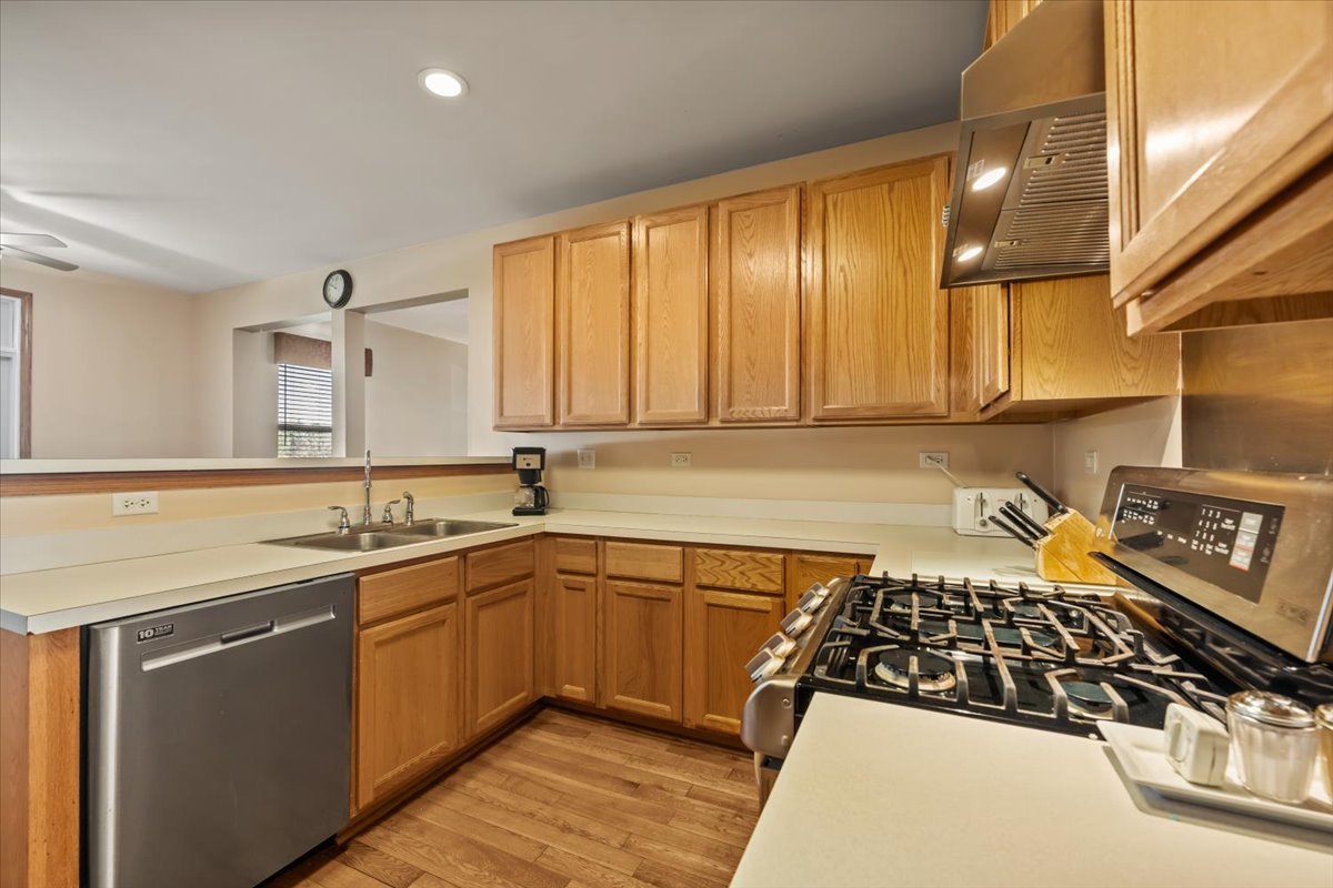 2385 Barnhart Street, West Chicago, IL 60185