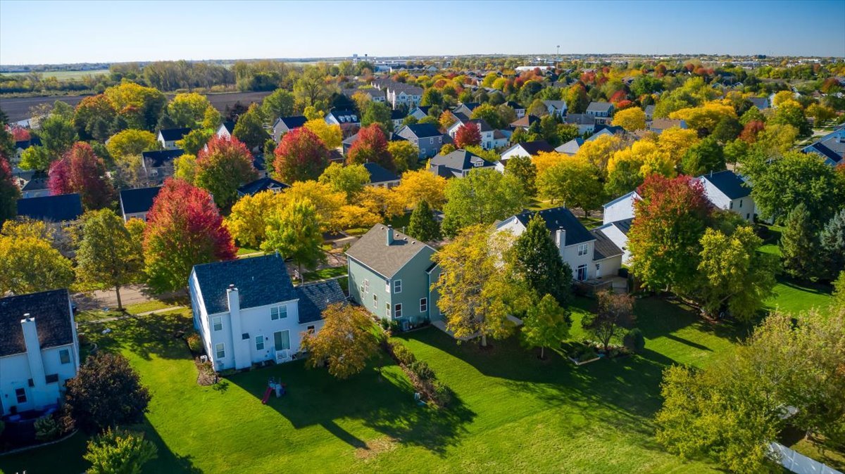 2385 Barnhart Street, West Chicago, IL 60185