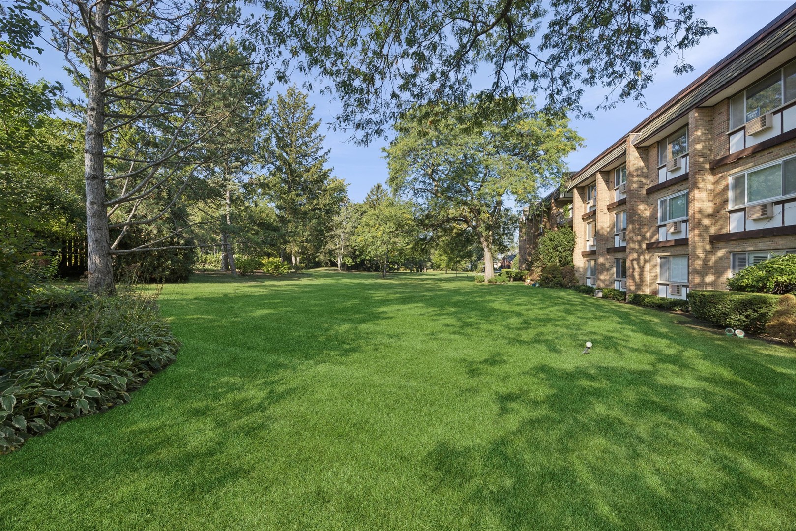 320 Claymoor Road #2D, Hinsdale, IL 60521