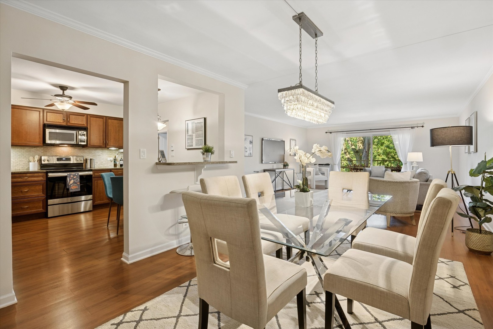 320 Claymoor Road #2D, Hinsdale, IL 60521