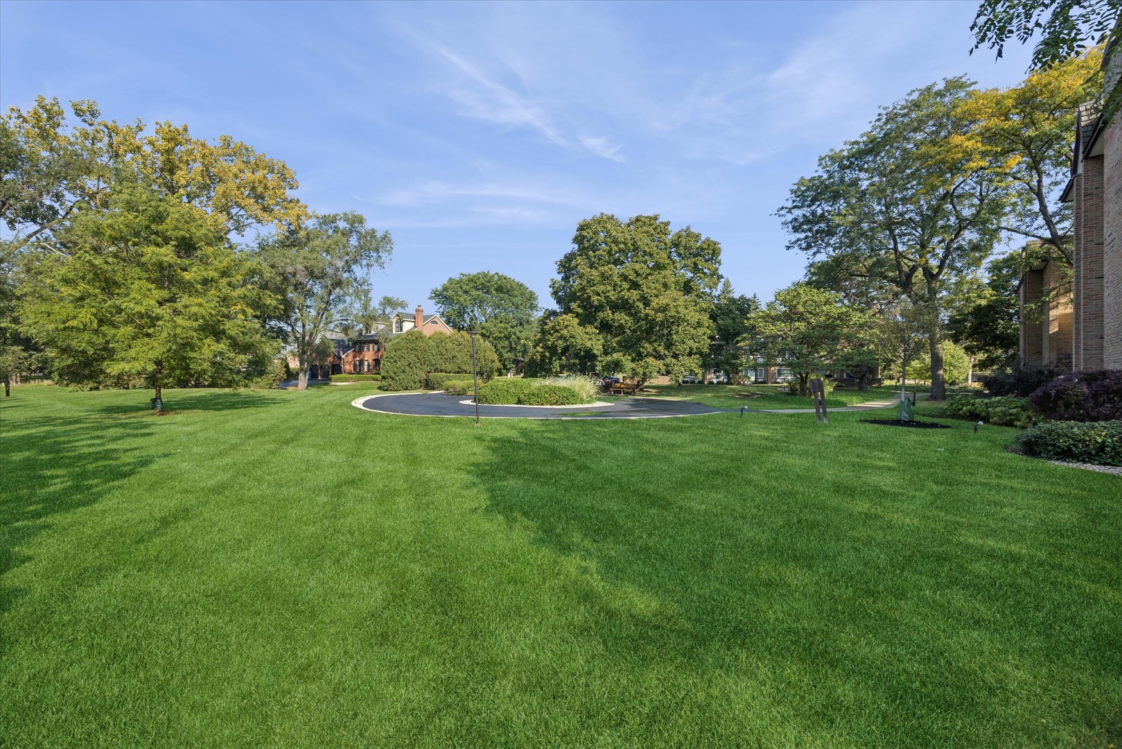 320 Claymoor Road #2D, Hinsdale, IL 60521