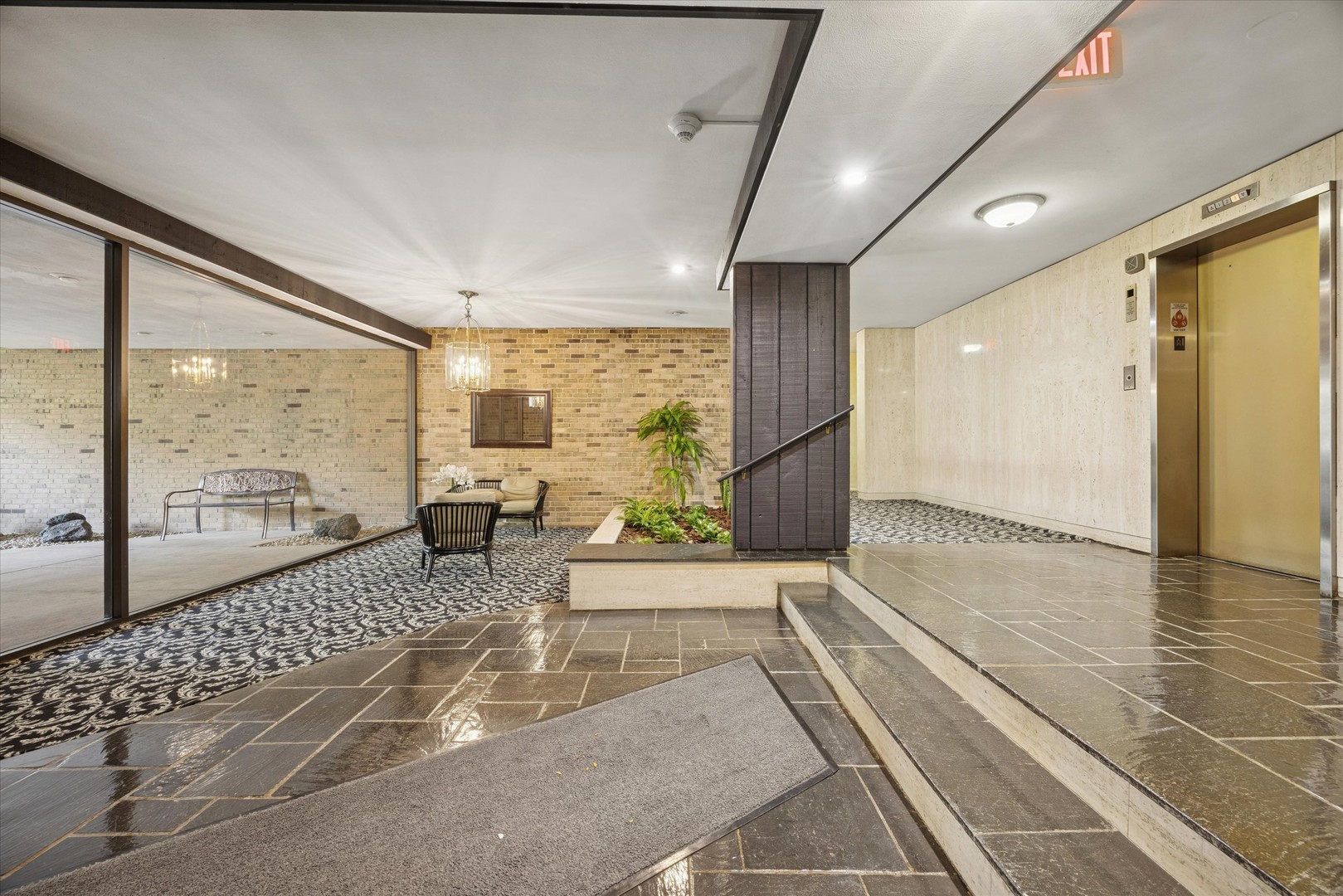 320 Claymoor Road #2D, Hinsdale, IL 60521