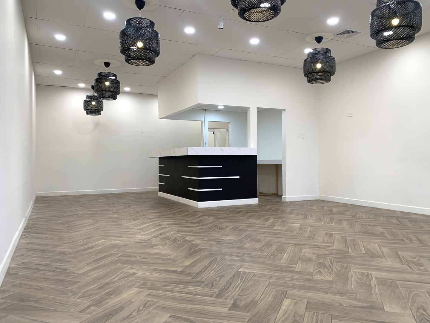 641 E Roosevelt Road, Lombard, IL 60148