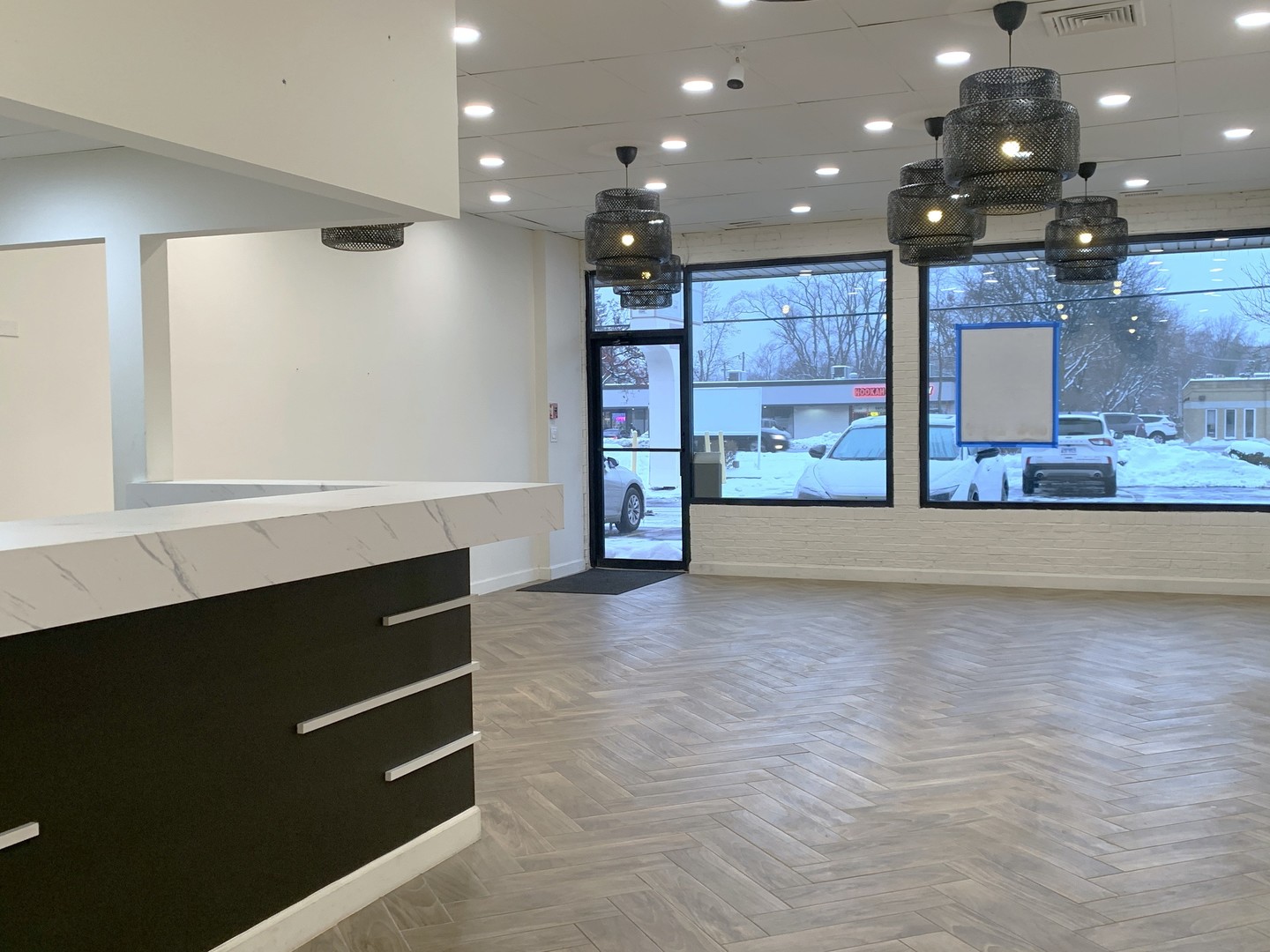 641 E Roosevelt Road, Lombard, IL 60148