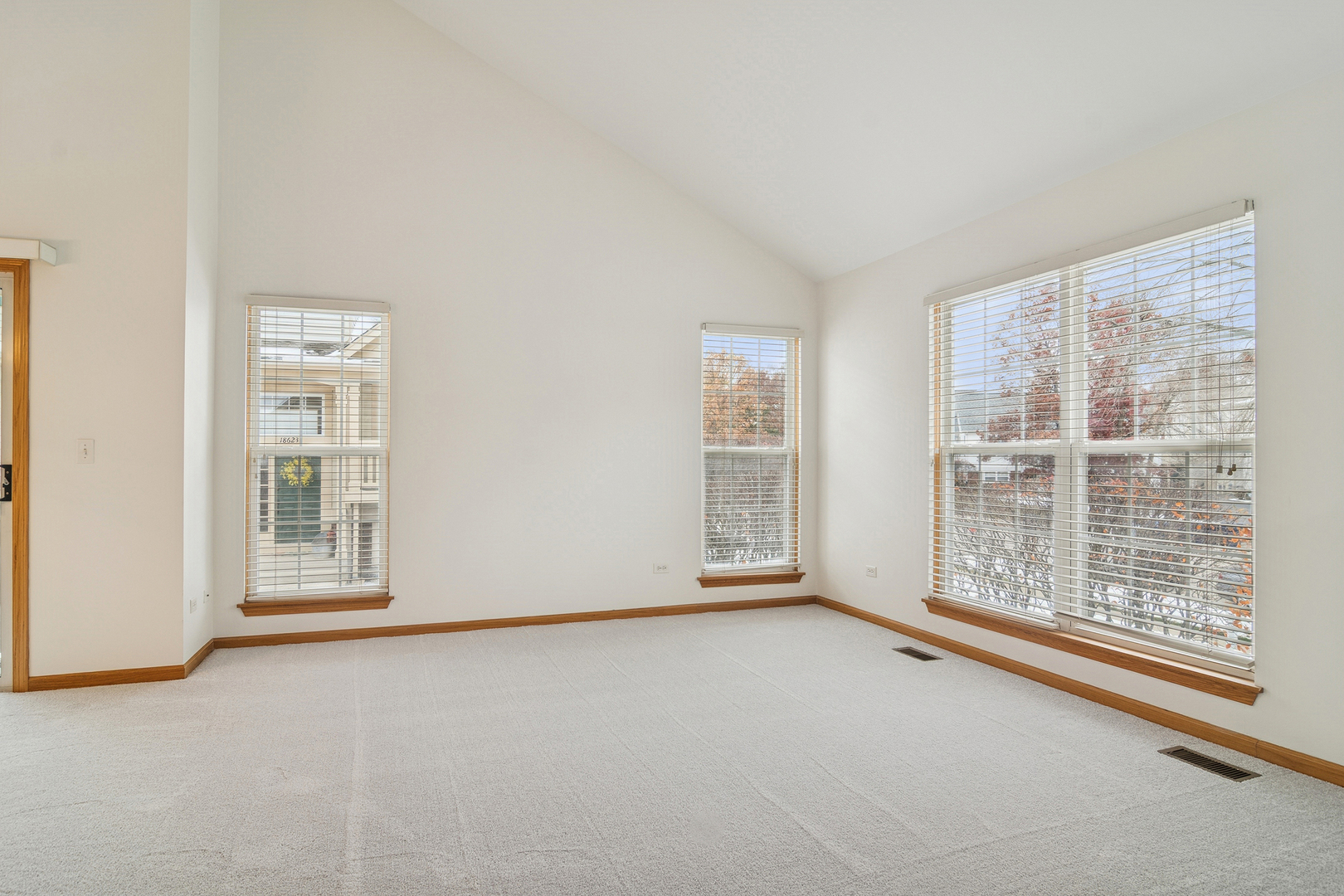 18611 W Sterling Court, Grayslake, IL 60030