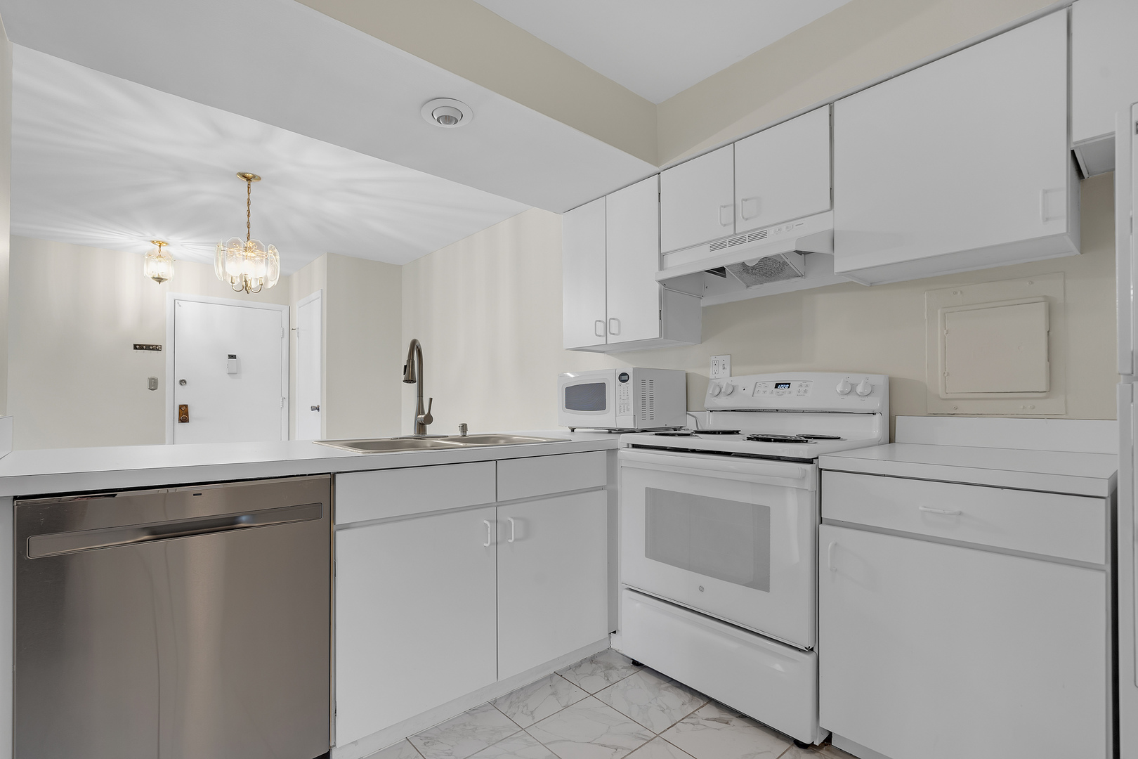 1808 Plum Grove Road #1B, Rolling Meadows, IL 60008