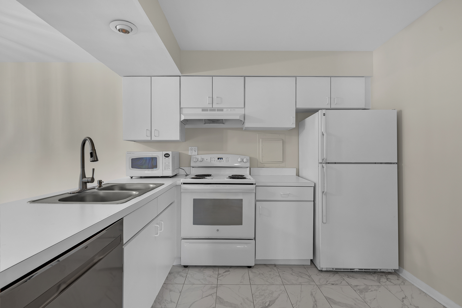 1808 Plum Grove Road #1B, Rolling Meadows, IL 60008