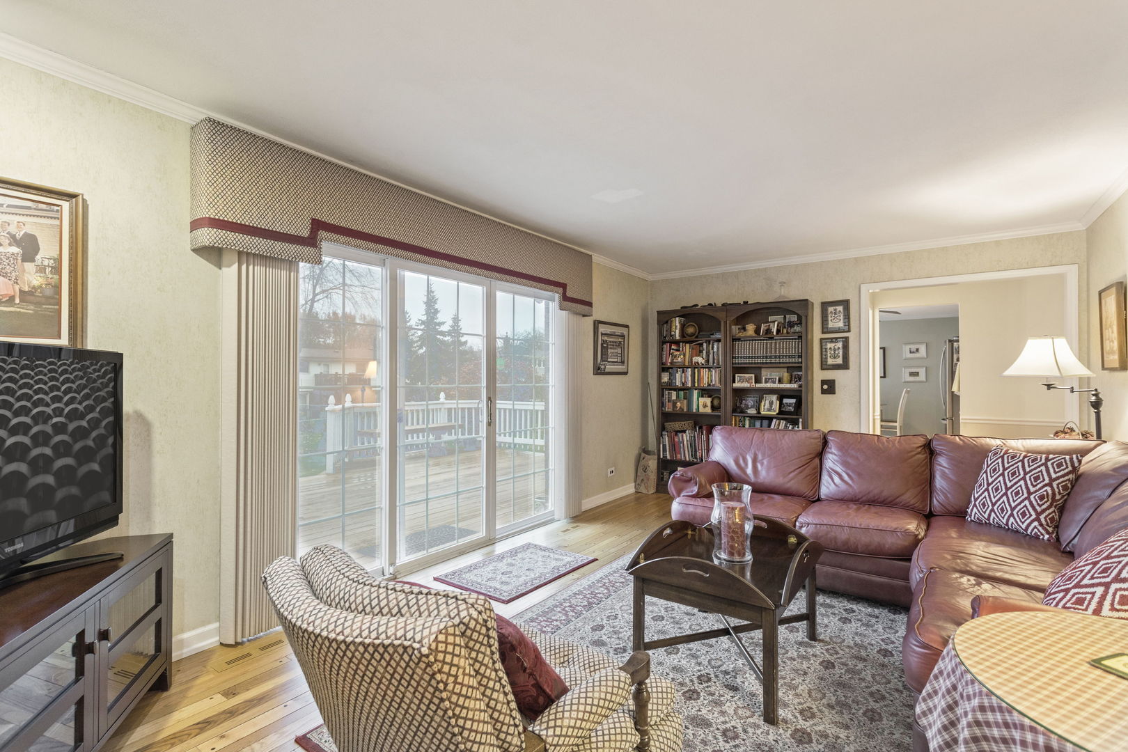 2407 N Hickory Lane, Arlington Heights, IL 60004