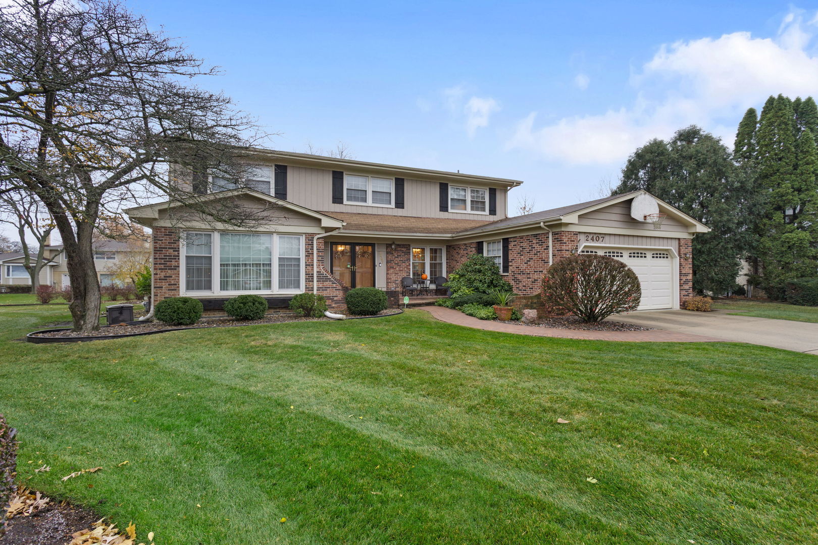 2407 N Hickory Lane, Arlington Heights, IL 60004