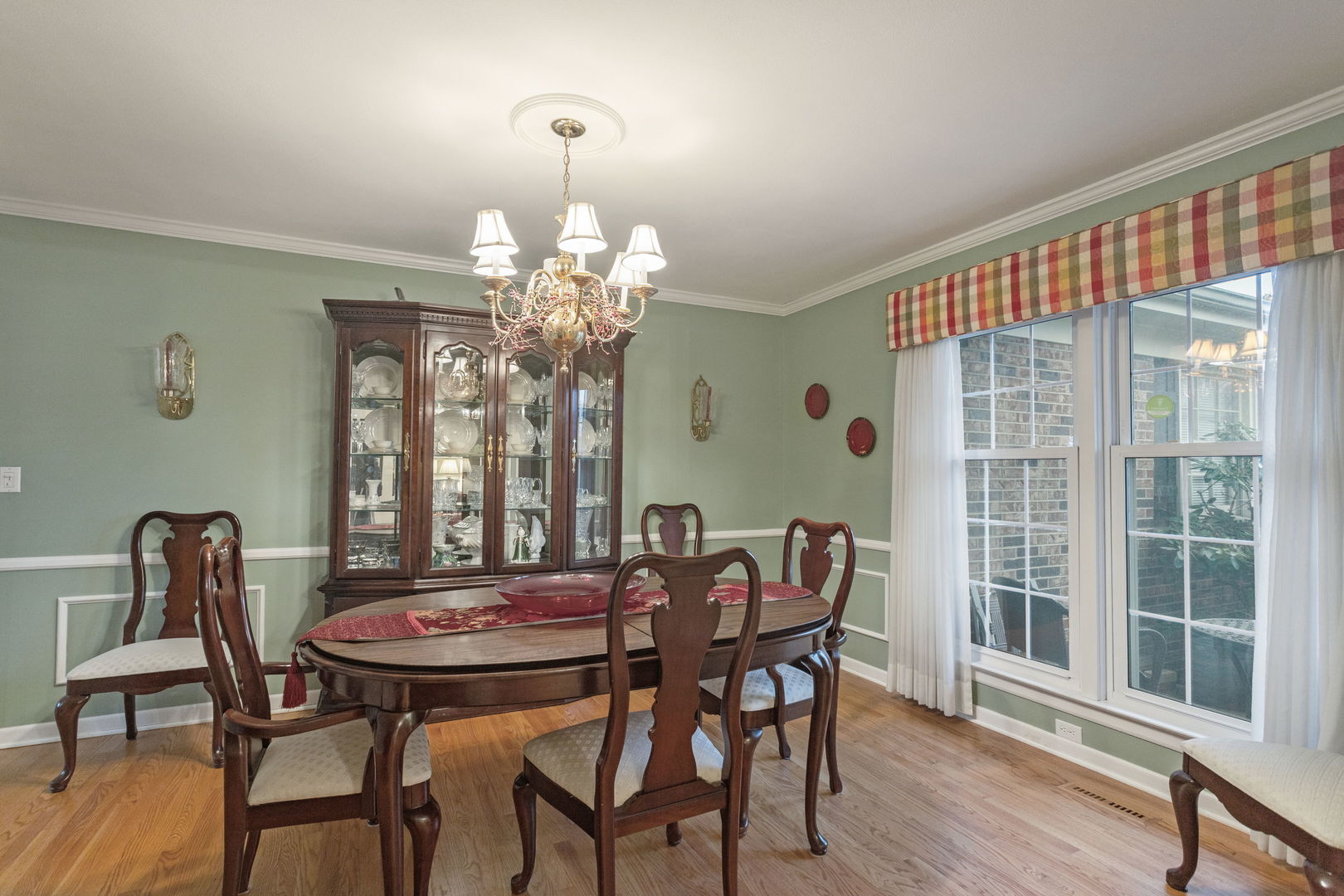 2407 N Hickory Lane, Arlington Heights, IL 60004