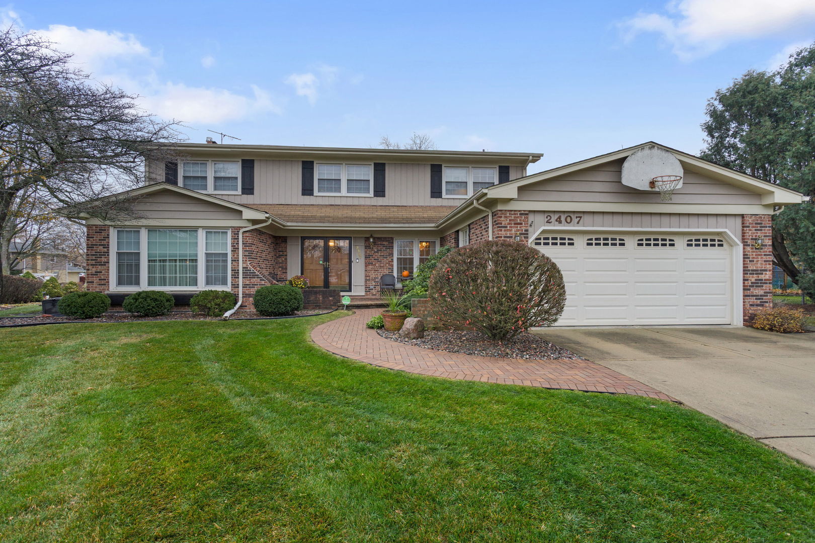 2407 N Hickory Lane, Arlington Heights, IL 60004