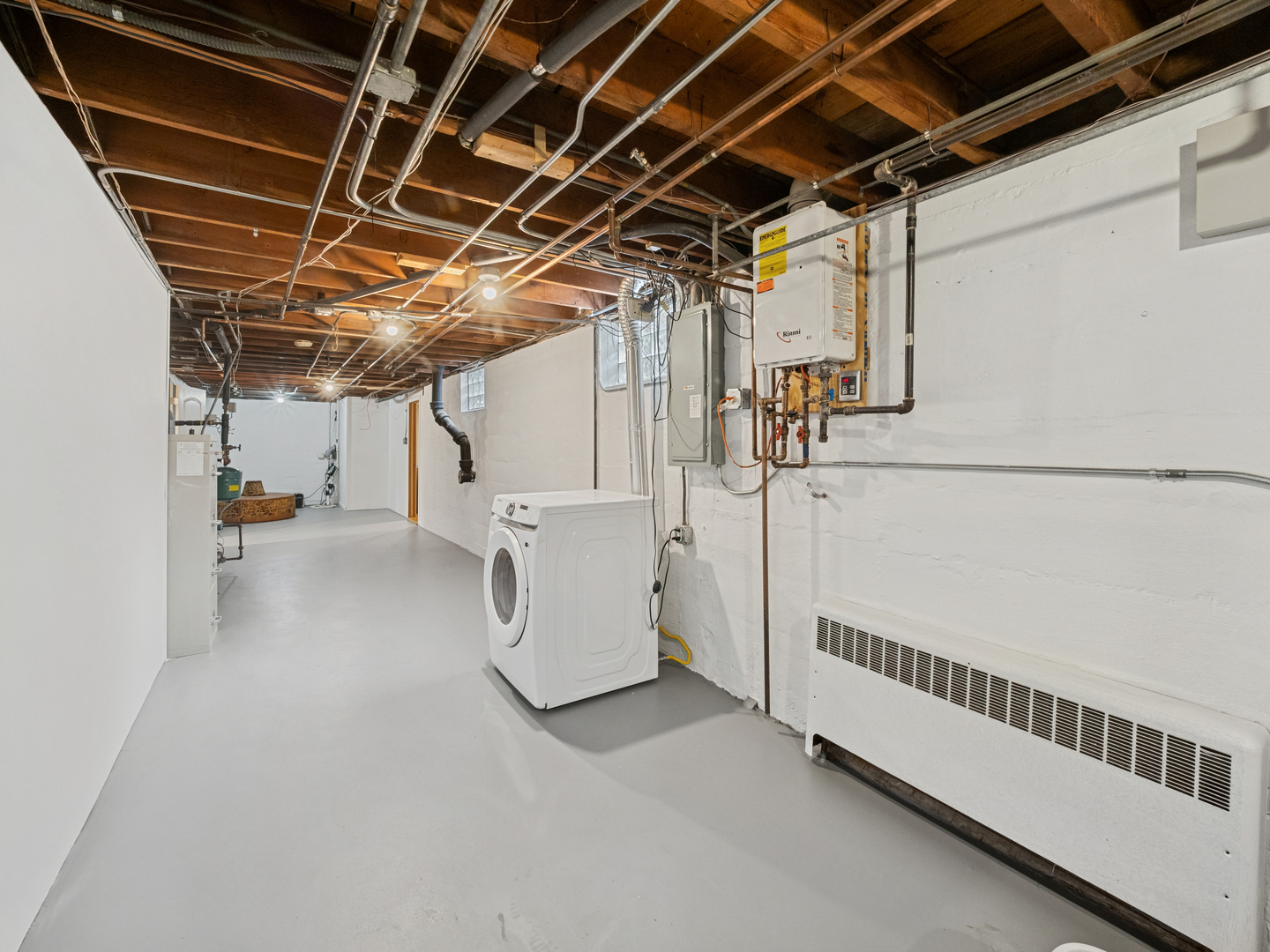 295 Ardmore Road, Des Plaines, IL 60016