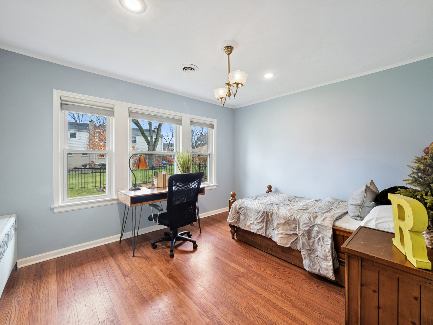 295 Ardmore Road, Des Plaines, IL 60016