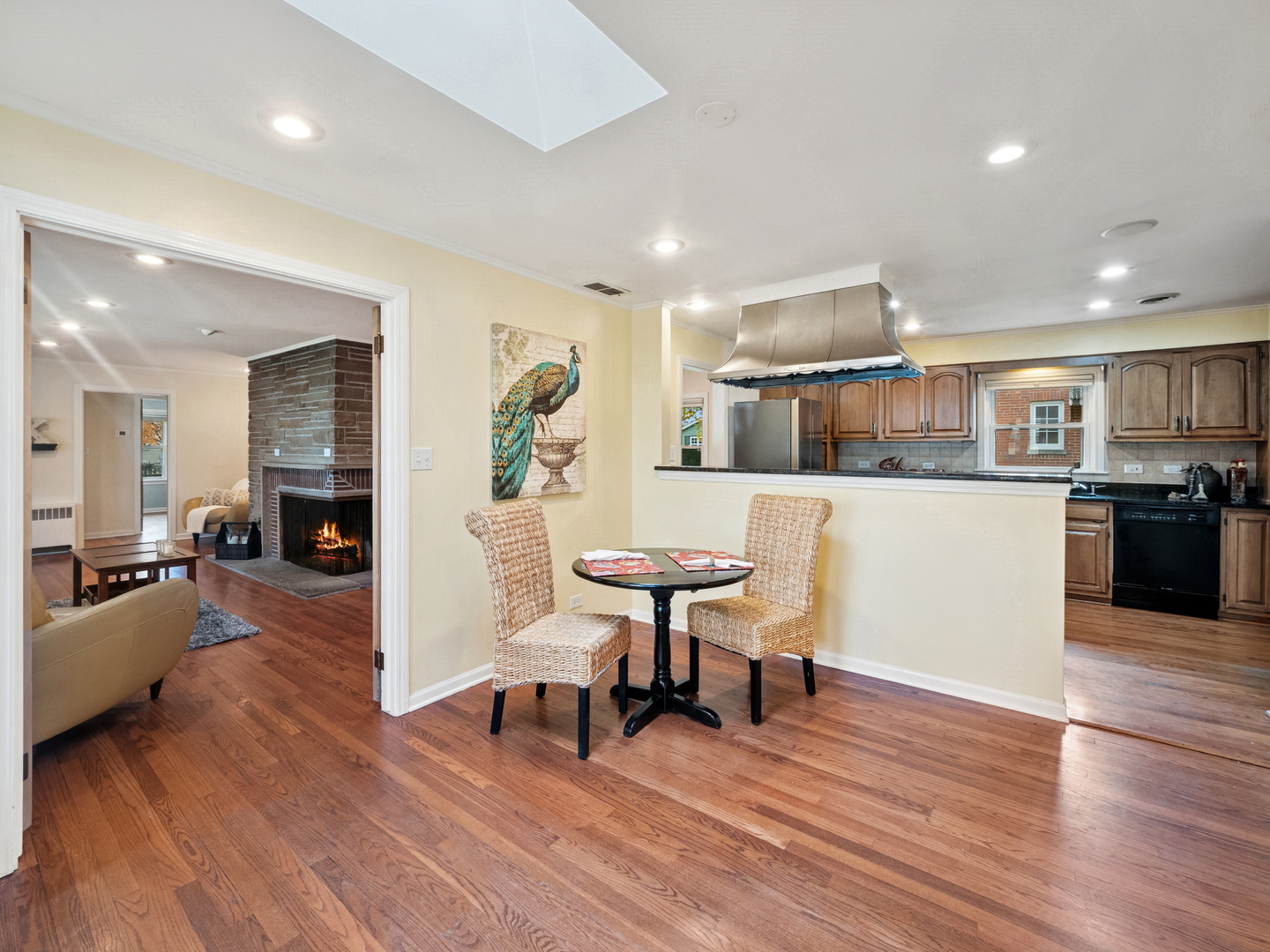 295 Ardmore Road, Des Plaines, IL 60016