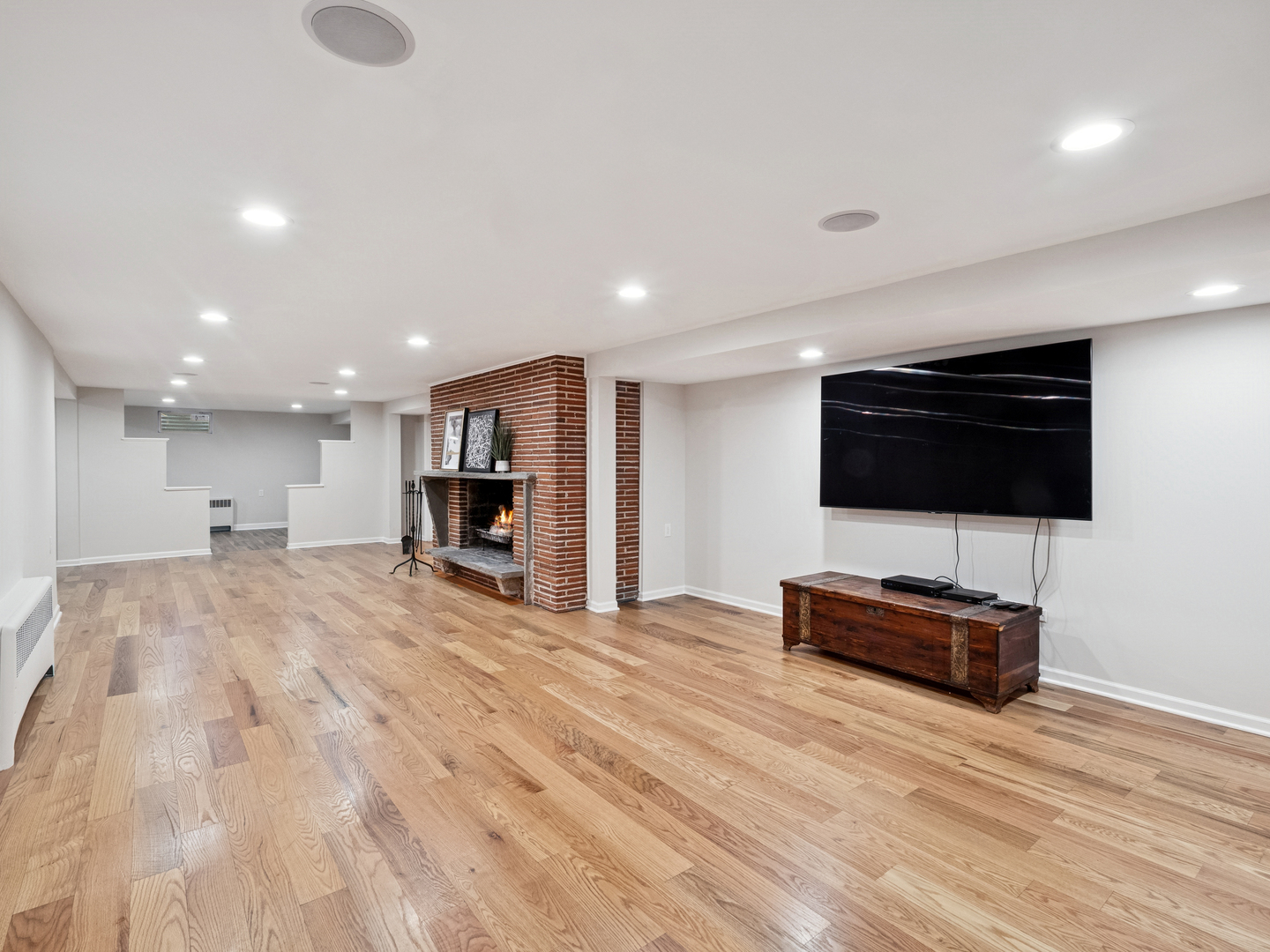 295 Ardmore Road, Des Plaines, IL 60016