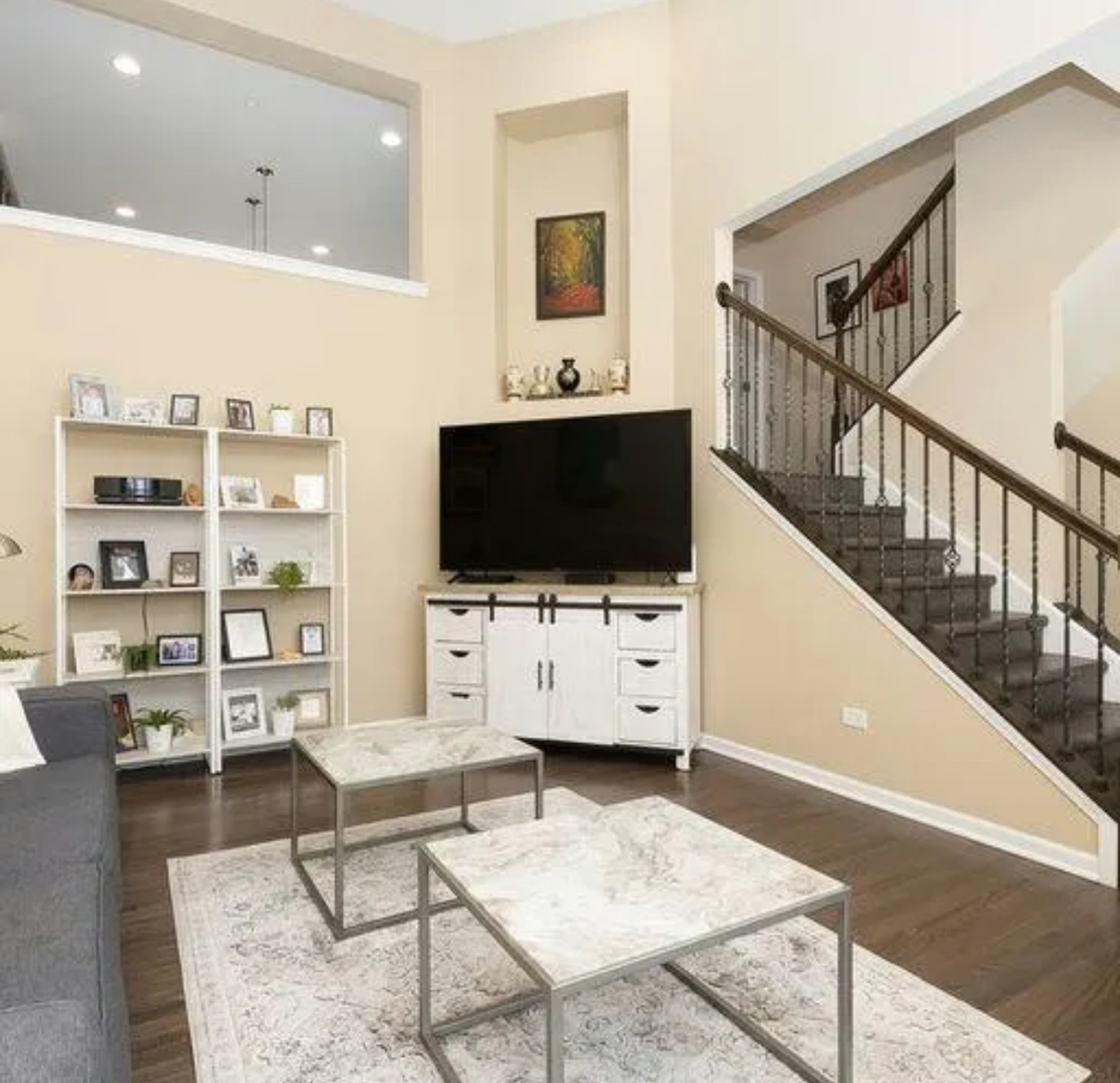 2942 Madison Drive, Naperville, IL 60564