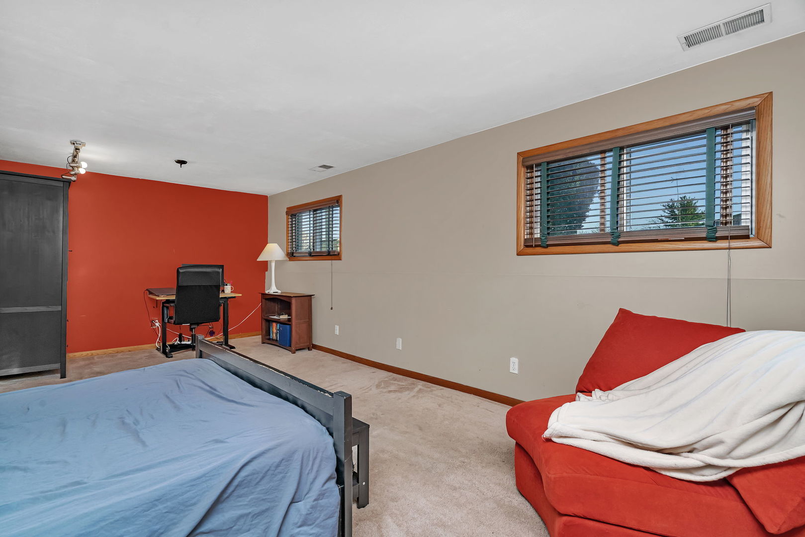 24055 S Lakeview Drive, Minooka, IL 60447