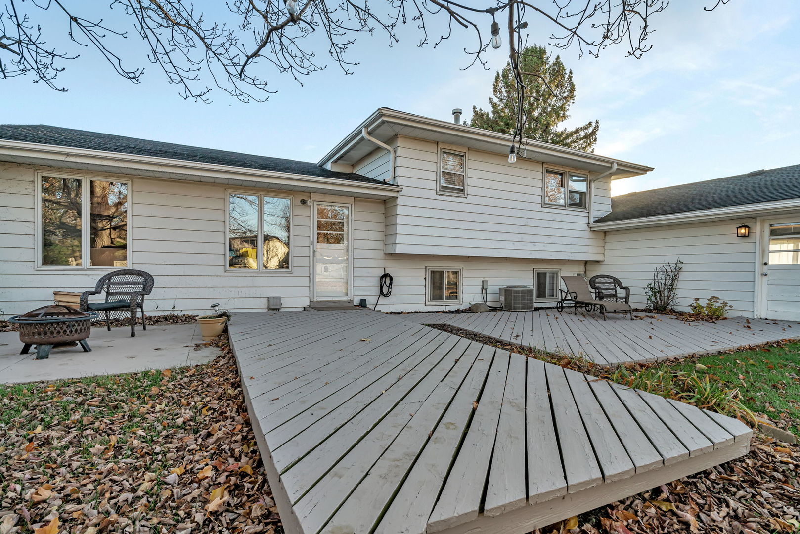 24055 S Lakeview Drive, Minooka, IL 60447