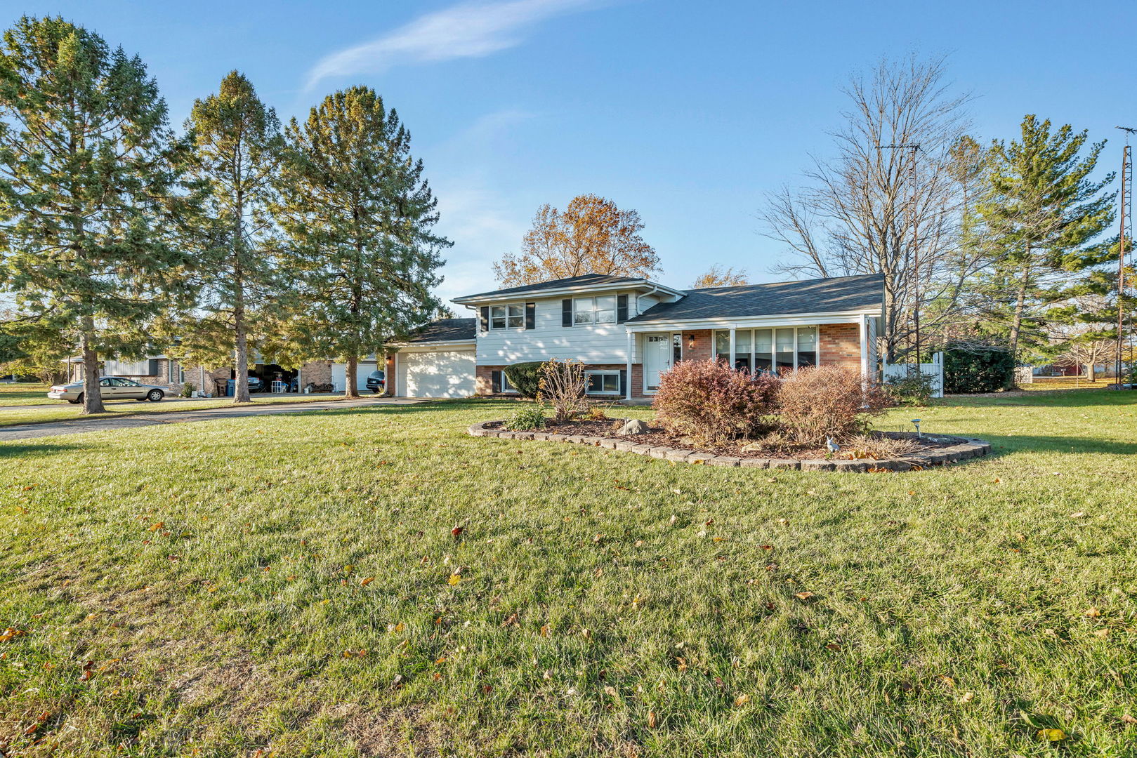 24055 S Lakeview Drive, Minooka, IL 60447