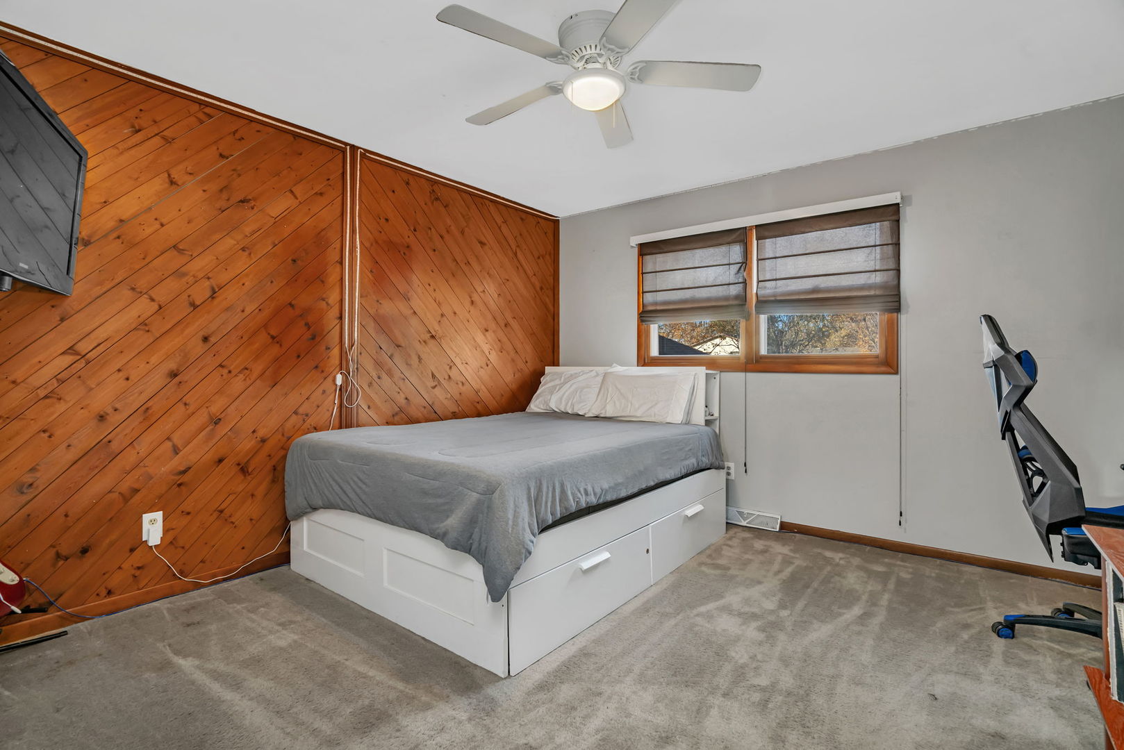 24055 S Lakeview Drive, Minooka, IL 60447