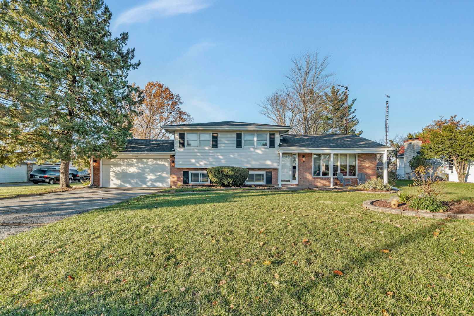 24055 S Lakeview Drive, Minooka, IL 60447