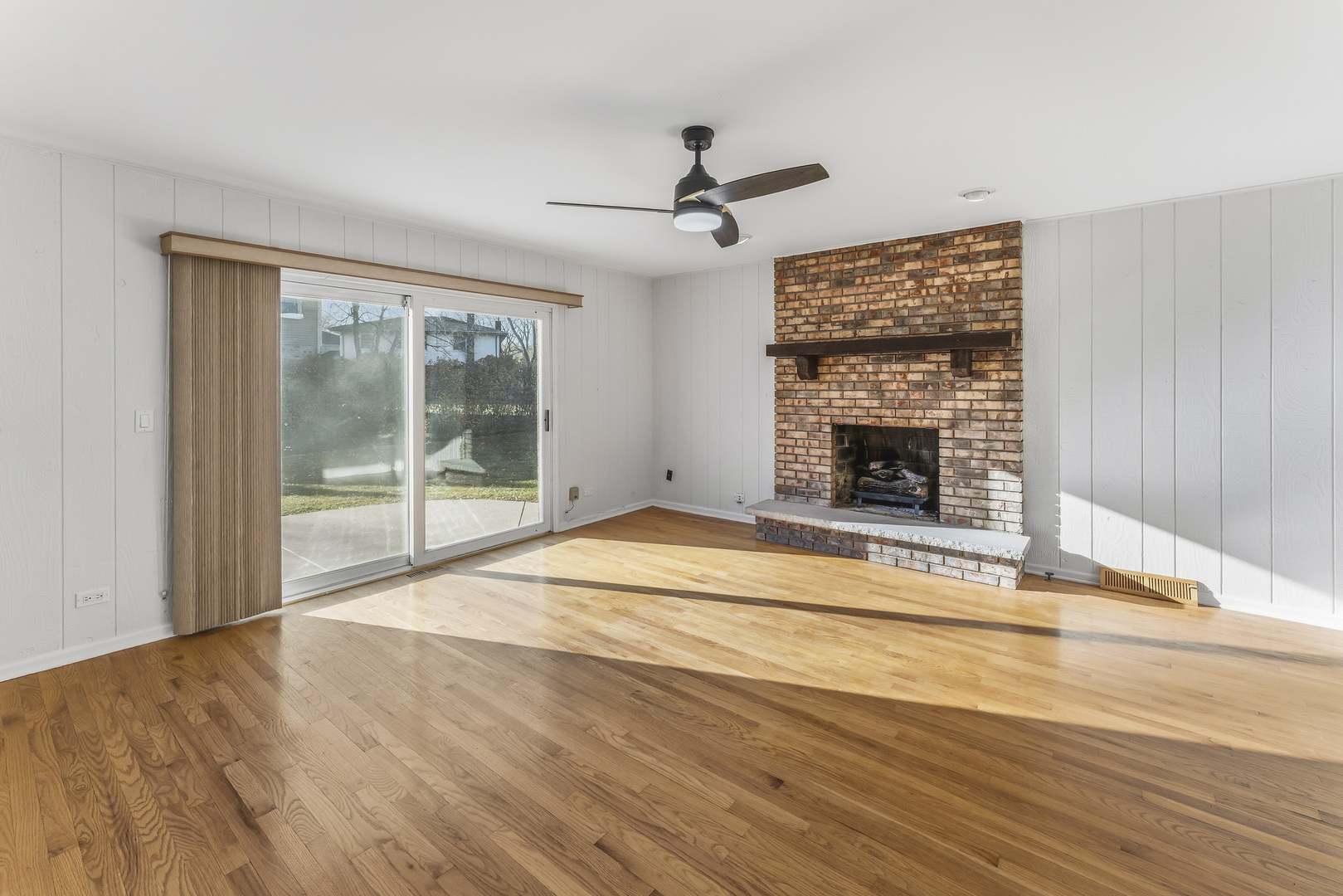 827 W Sandpiper Court, Palatine, IL 60067