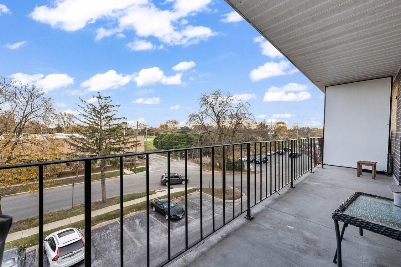4900 Foster Street #304, Skokie, IL 60077