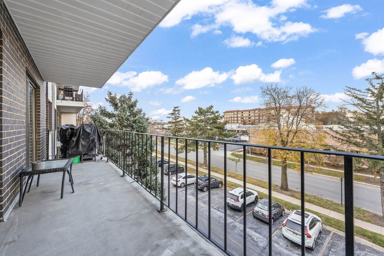4900 Foster Street #304, Skokie, IL 60077