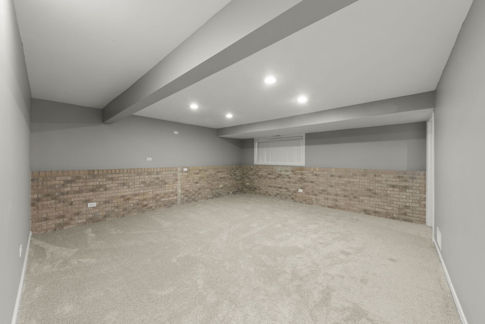 852 Napa Street, Carol Stream, IL 60188