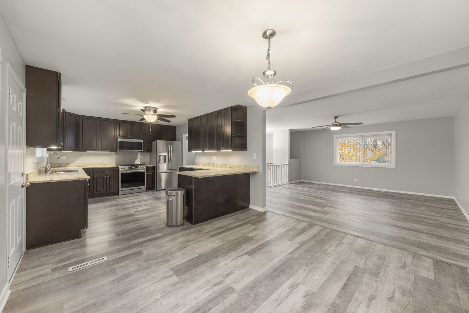 852 Napa Street, Carol Stream, IL 60188