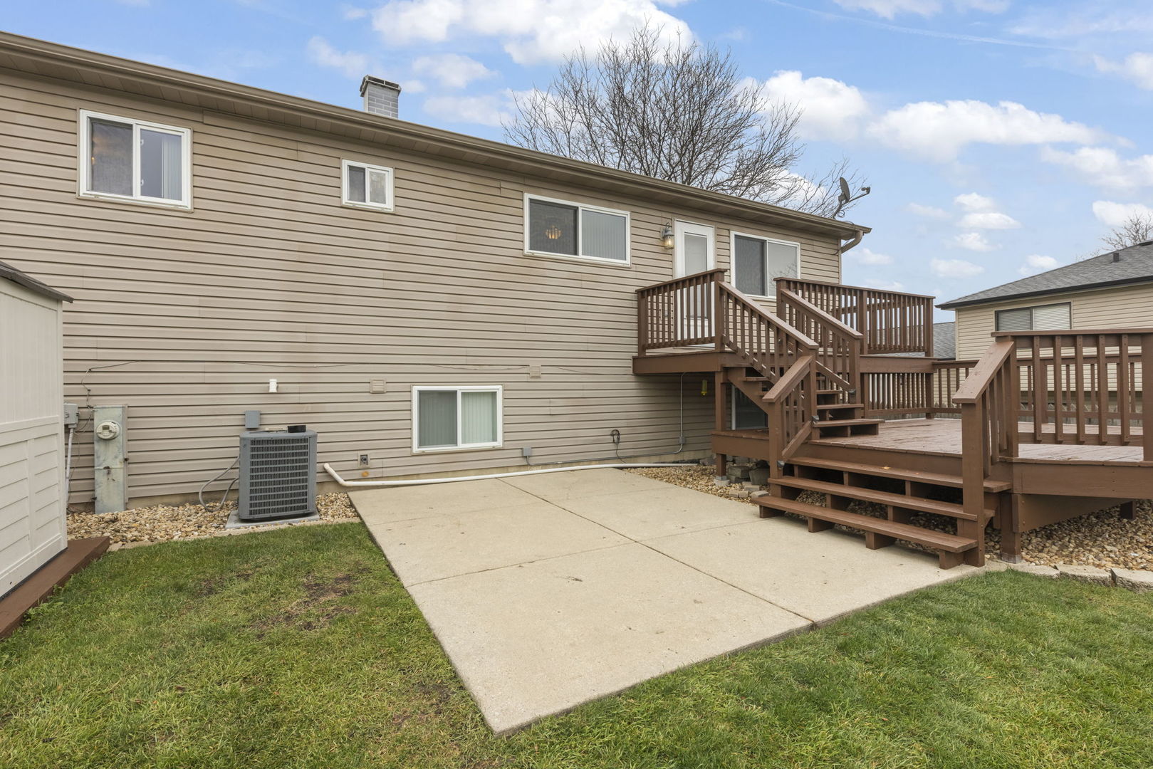 852 Napa Street, Carol Stream, IL 60188