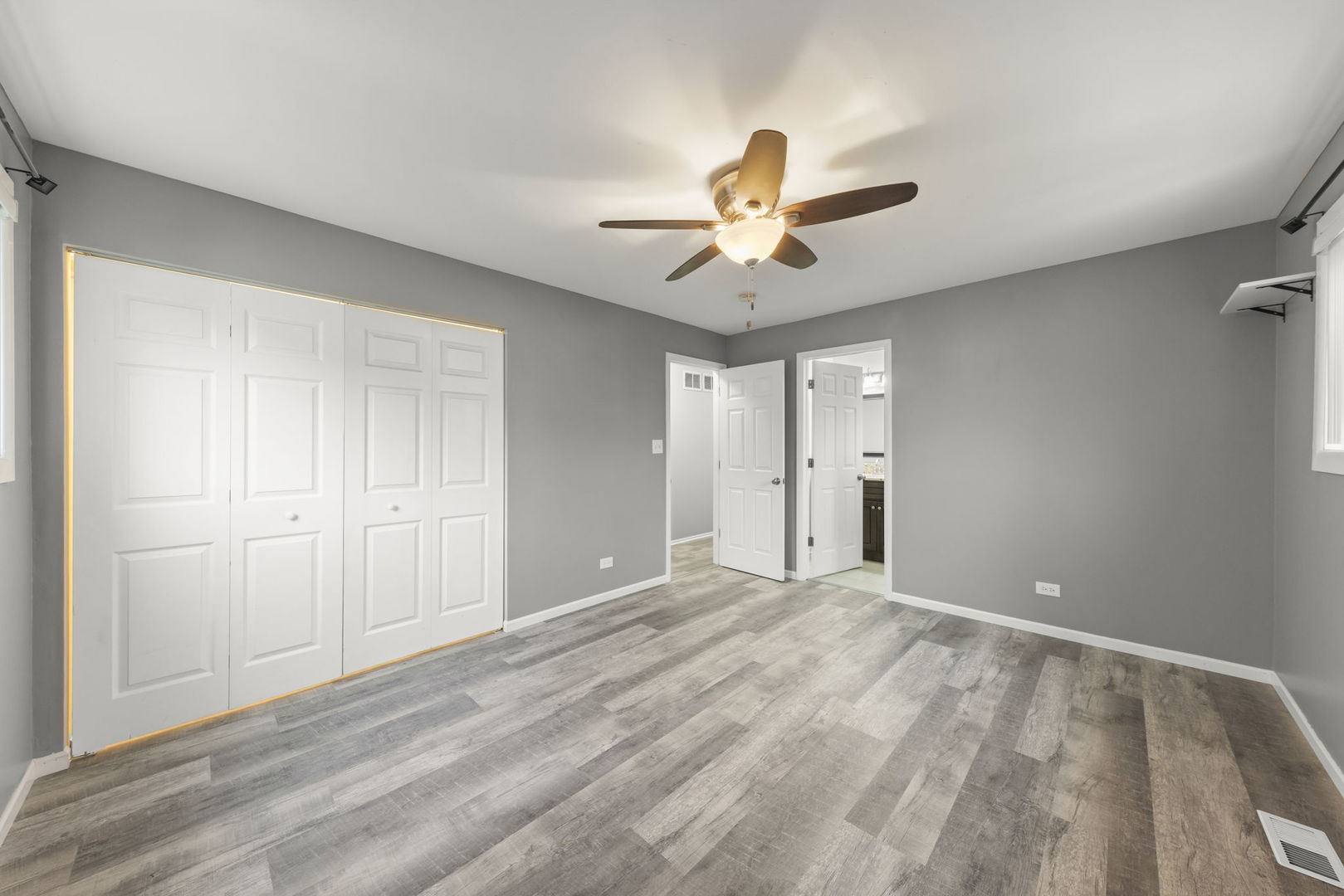 852 Napa Street, Carol Stream, IL 60188