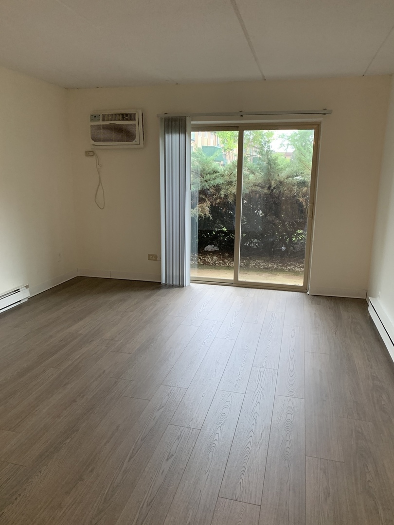 230 Springhill Drive #107, Roselle, IL 60172