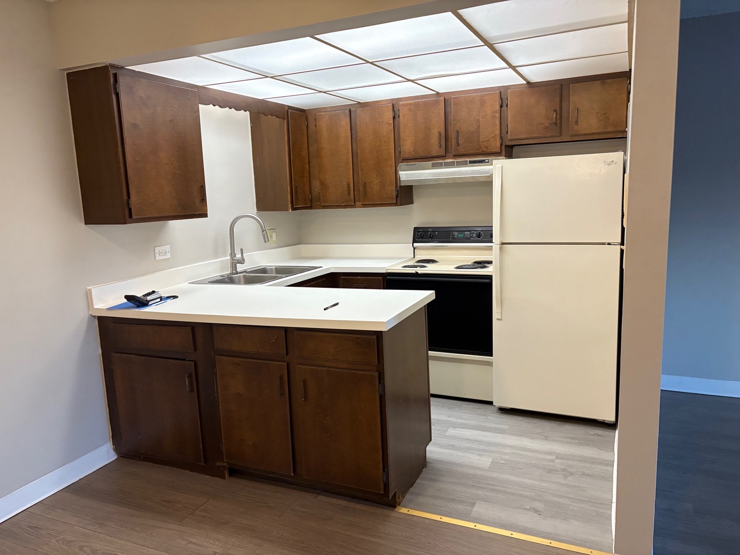 230 Springhill Drive #107, Roselle, IL 60172